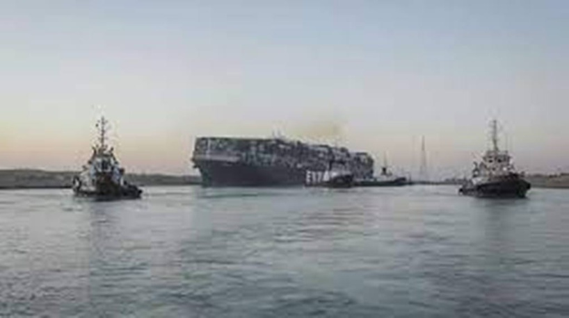 Canal de Suez : le porte-conteneurs "Ever Given" remis à flot, le trafic reprend Canal de Suez : le porte-conteneurs "Ever Given" remis à flot, le trafic reprend