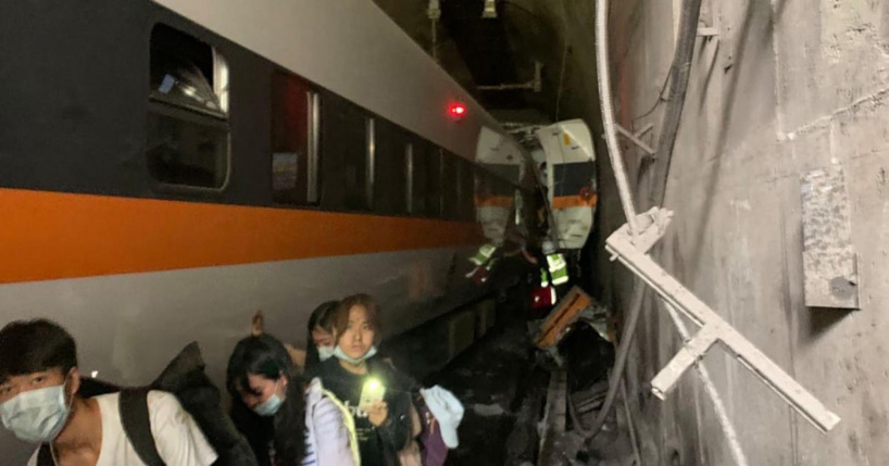 Déraillement d'un train bondé à Taîwan: le bilan passe de 41 à 48 morts