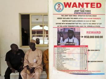 A Baga, près de Maiduguri, capitale de l’Etat de Borno, une affiche proposant une récompense pour des informations permettant la capture d’Abubakar Shekau, membre de Boko Haram. REUTERS/Tim Cocks