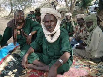 Le général Mahamat Nouri, président de l'UFDD, ici avec des responsables de son mouvement est l'objet de l'un des mandats d'arrêt internationaux émis par le Tchad.. (Photo : Laurent Correau/ RFI)