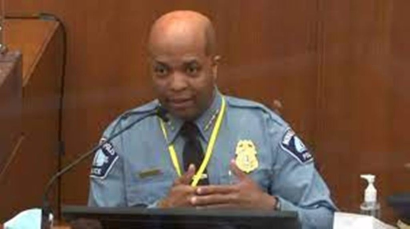 Le chef de la police de Minneapolis accable son ancien agent en procès Derek Chauvin Le chef de la police de Minneapolis accable son ancien agent en procès Derek Chauvin