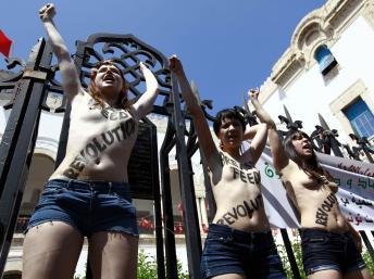 Le procès de la jeune Femen tunisienne Amina mobilise au Maghreb