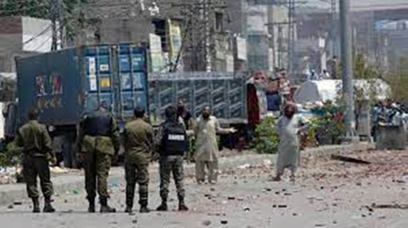 Tensions au Pakistan: plusieurs appels à la grève de mouvements religieux, les policiers relâchés Tensions au Pakistan: plusieurs appels à la grève de mouvements religieux, les policiers relâchés