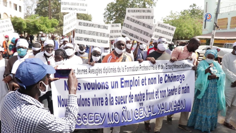 Thiès: des diplômés non-voyants ont marché pour leur emploi Thiès: des diplômés non-voyants ont marché pour leur emploi