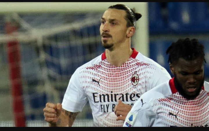 Zlatan Ibrahimovic prolonge l'aventure avec l'AC Milan