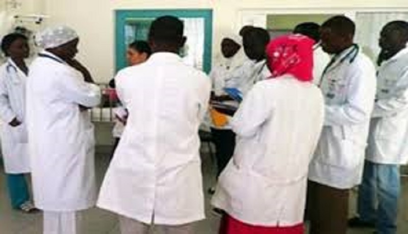 Le torchon brûle entre le ministre de la Santé Abdoulaye Diouf Sarr et des médecins