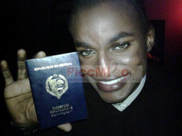 Passeport diplomatique : les précisions du mannequin homosexuel Babacar Ndiaye