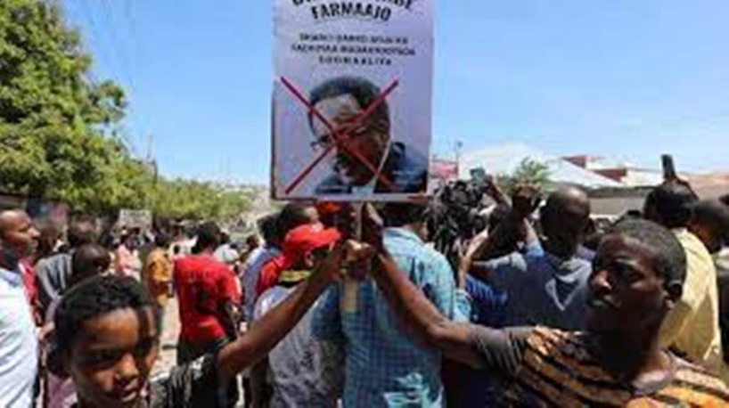 Somalie: journée de tensions à Mogadiscio entre troupes loyales au président et des unités hostiles Somalie: journée de tensions à Mogadiscio entre troupes loyales au président et des unités hostiles