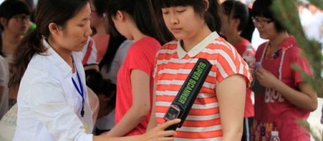 Des lycéennes chinoises privées de soutien-gorge à l'examen