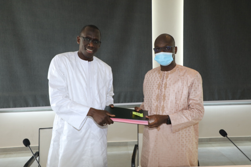 Impôts et domaines : Signature des contrats annuels d’objectifs entre le directeur général et les directeurs de la DGID Impôts et domaines : Signature des contrats annuels d’objectifs entre le directeur général et les directeurs de la DGID