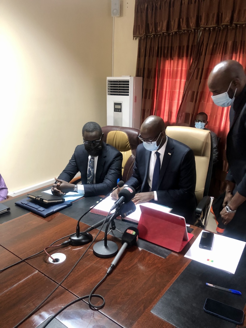 Convention avec Hélios Towers: le ministre Yankhoba Diattara attend une baisse des tarifs des opérateurs de téléphonie Convention avec Hélios Towers: le ministre Yankhoba Diattara attend une baisse des tarifs des opérateurs de téléphonie