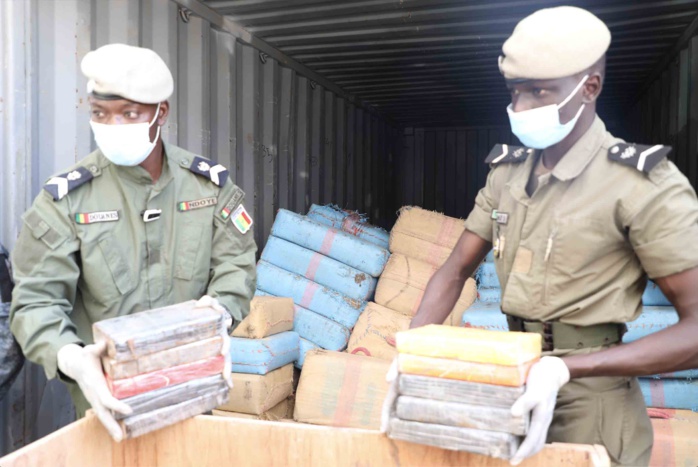 La Douane saisit une tonne de Yamba, et plus de 245 000 faux billets en euros