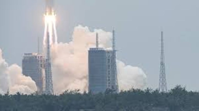   Espace: une partie de la fusée chinoise se désintègre au-dessus de l'océan Indien