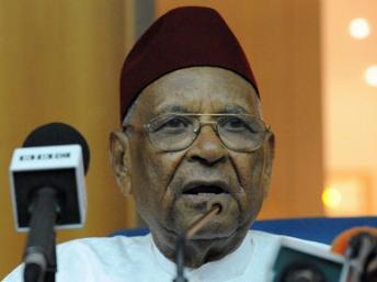 Le président de la Commission nationale de réforme des institutions (CNRI), Amadou Mahtar Mbow, a présenté les membres cette structure, jeudi à Dakar.