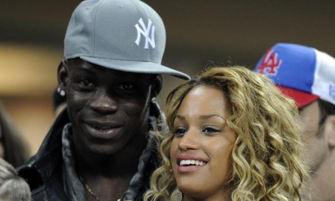 Mario Balotelli dément son futur mariage, sa belle Fanny s'exhibe au Bré