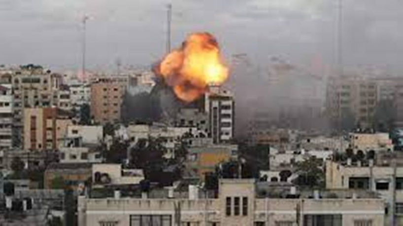 Israël poursuit ses frappes sur des bâtiments de Gaza, l'offensive diplomatique s'intensifie