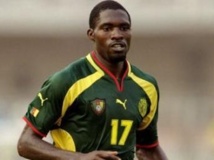 Marc-Vivien Foé lors du match de Coupe d'Afrique des nations contre l'Algérie joué à Accra au Ghana, le 6 février 2000.