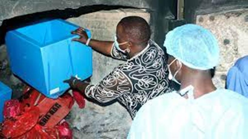 Covid-19: le Malawi brûle près de 17000 doses périmées du vaccin AstraZeneca Covid-19: le Malawi brûle près de 17000 doses périmées du vaccin AstraZeneca