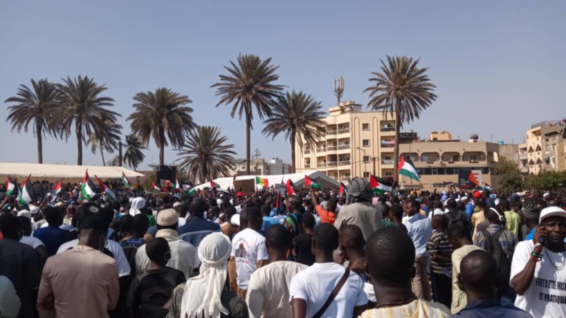 Dakar: Des centaines de personnes expriment leur soutien à la Palestine Dakar: Des centaines de personnes expriment leur soutien à la Palestine
