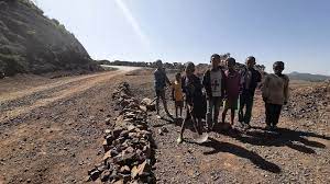 Éthiopie: le conflit au Tigré oblige les enfants à mendier le long des routes