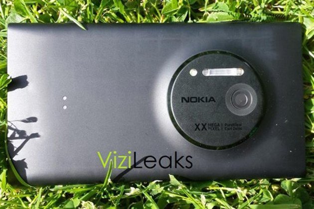 La taille du capteur situé au dos de ce modèle ne laisse que peu de place au doute : le prochain Nokia sera résolument tourné vers la photo. © Vizileaks