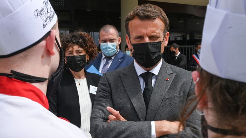 La réaction du Président Macron à la gifle, ce que risque l'homme arrêté
