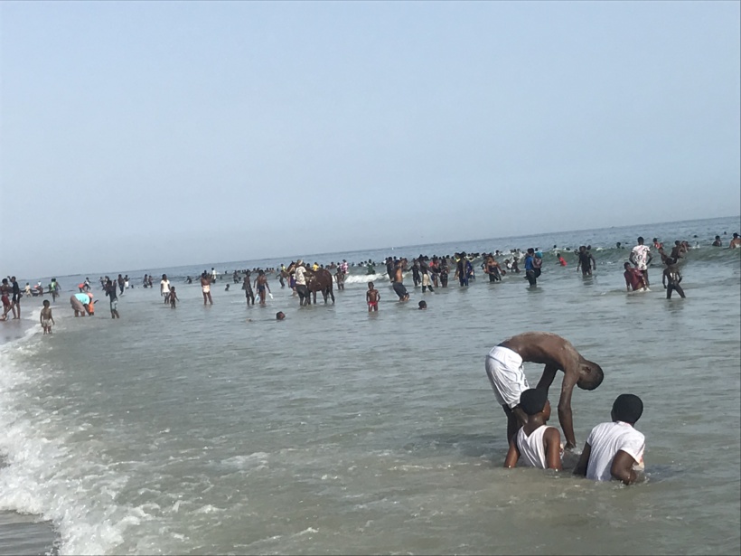 Plage de la cité Sipres de Mbao: quand des pervers profitent des bains en foule pour violer les filles Plage de la cité Sipres de Mbao: quand des pervers profitent des bains en foule pour violer les filles