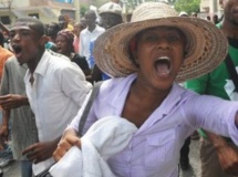 Des milliers d'Haïtiens manifestent à Port-au-Prince le 19 juillet 2013 contre une éventuelle loi autorisant le mariage aux couples homosexuels.