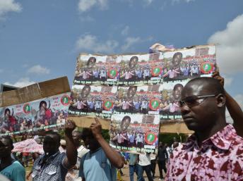 A Ouagadougou, une manifestation contre le gouvernement et le Sénat, en juin 2013. Le mouvement Le balai citoyen se situe dans cette mouvance. AFP PHOTO Yempabou OUOBA