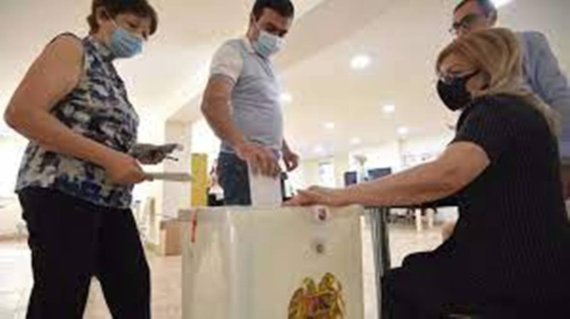 Législatives en Arménie: un scrutin imprévisible, Pachinian face à Kotcharian Législatives en Arménie: un scrutin imprévisible, Pachinian face à Kotcharian