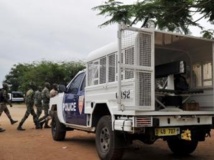 Les forces de sécurité se sont déployées en grand nombre et parfois lourdement armées à l'extérieur de la prison après la tentative d'évasion. Abidjan, le 24 juillet 2013.