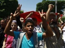 A Tunis, ils étaient à peine un millier d'opposants à manifester ce vendredi 26 juillet. REUTERS/Anis Mili