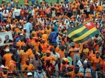 Le collectif Sauvons le Togo, ici lors d'un meeting le 23 juillet 2013 à Lomé, dénonce des cas de fraude. AFP PHOTO/PIUS UTOMI EKPEI