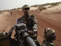 Soldats maliens dans la région de Tombouctou, le 27 juillet 2013. REUTERS/Joe Penney
