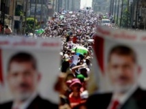 Des partisans du président Morsi, le 30 juillet au Caire. REUTERS/Mohamed Abd El Ghany