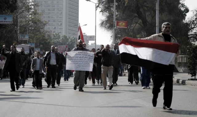 Egypte: guerre des nerfs dans les rues du Caire