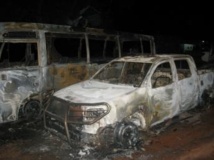 Véhicules incendiés après des manifestations étudiantes à Ouagadougou, le 1er août 2013. RFI/Yaya Boudani