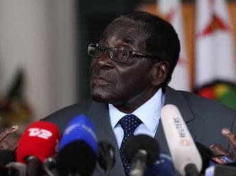 Zimbabwe: Robert Mugabe remporte la présidentielle avec 61% des voix dès le premier tour