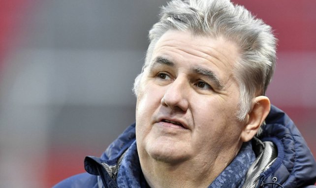 Médias : Pierre Ménès évincé de Canal + !