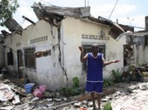 Maisons détruites par l'incendie qui a suivi l'explosion d'un dépôt d'armes à Mpila, spectacle d'apocalypse dans la capitale congolaise, le 4 mars 2012. AFP/Guy-Gervais Kitina