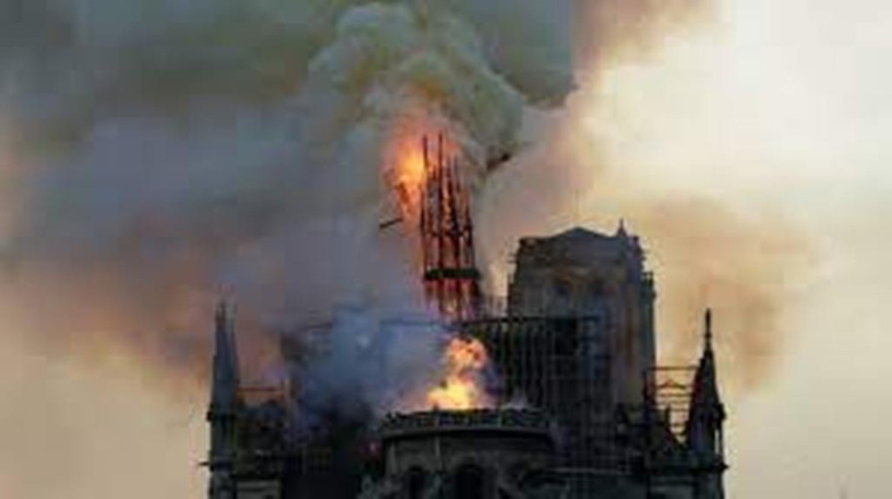 Incendie de Notre-Dame de Paris : plainte pour mise en danger de la vie d'autrui Incendie de Notre-Dame de Paris : plainte pour mise en danger de la vie d'autrui