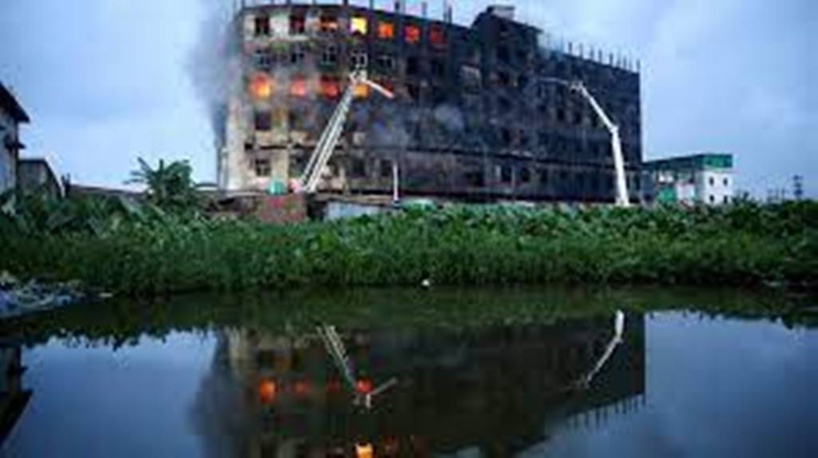 Bangladesh: plus de 50 morts dans l'incendie d'une usine Bangladesh: plus de 50 morts dans l'incendie d'une usine