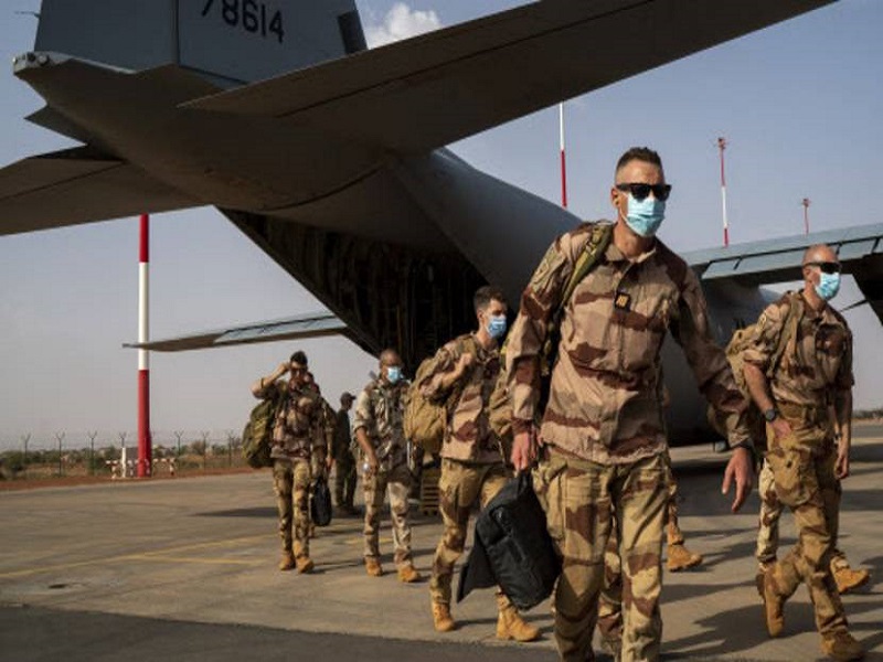 ​Mali: Macron annonce que la France commencera à fermer ses bases d'ici la fin d'année