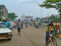 Dans les rues de Cotonou. RobNS/ Wikimedia commons