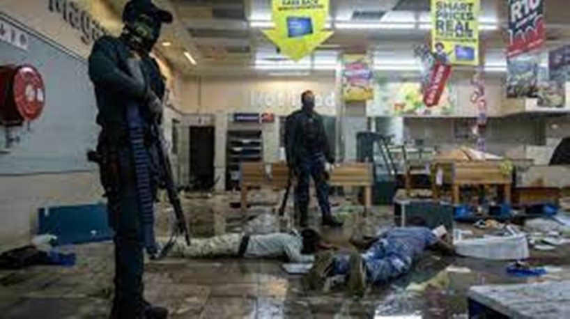 En Afrique du Sud, un fantôme du passé et des violences bien actuelles En Afrique du Sud, un fantôme du passé et des violences bien actuelles