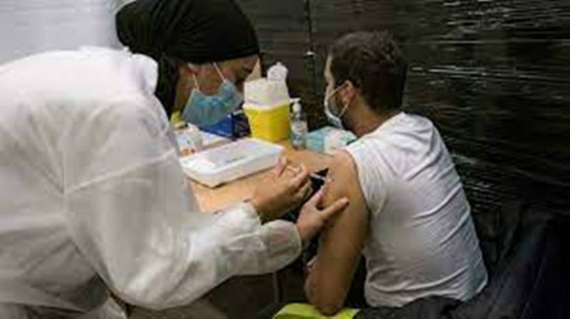 La France enregistre un record de vaccinations après les annonces d'Emmanuel Macron