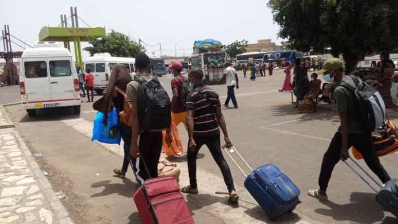 Ruée vers la gare des Baux-maraîchers: les clients coincés entre les risques du Covid et la flambée des prix de transport Ruée vers la gare des Baux-maraîchers: les clients coincés entre les risques du Covid et la flambée des prix de transport