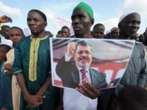 Un rassemblement s’est tenu à Dakar ce jeudi 22 août, en soutien aux partisans de Mohamed Morsi tués dans les manifestations en Egypte. AFP PHOTO / SEYLLOU