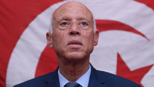 Le président tunisien Kaïs Saïed limoge son Premier ministre et suspend les travaux du Parlement