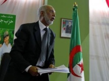 Abdelaziz Belkhadem avait été démis de son poste de secrétaire général du FLN le 31 janvier 2013. REUTERS/Louafi Larbi
